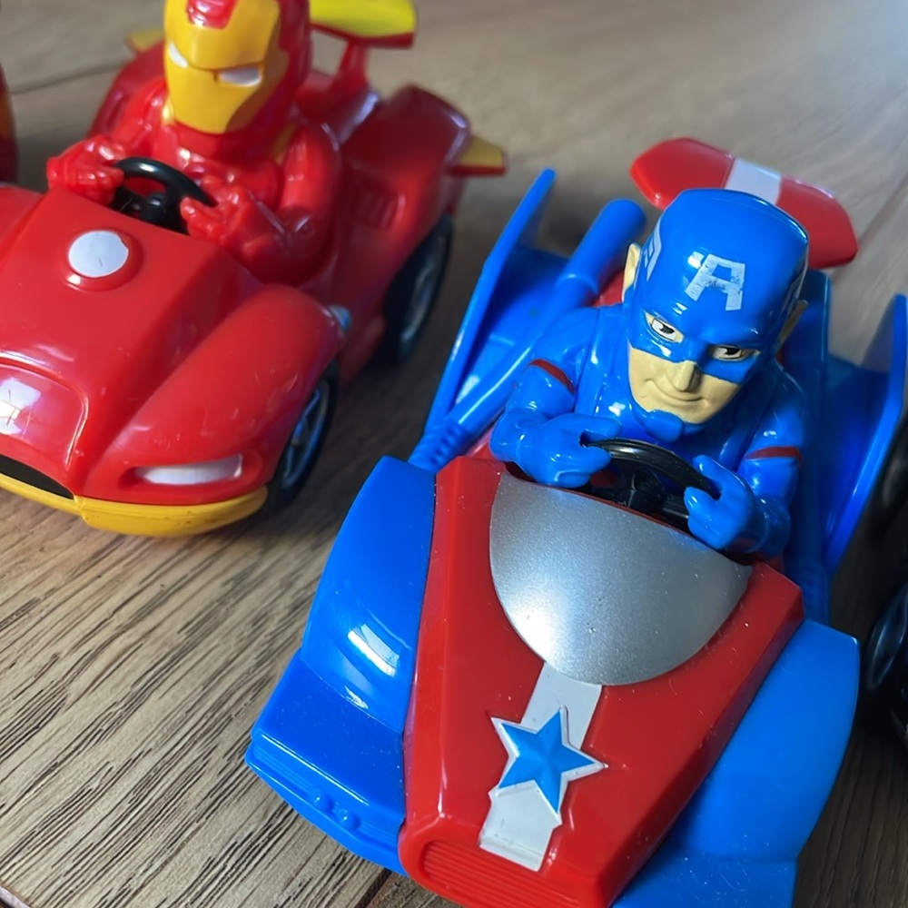 Marvel Characters Pull-Back Cars - Picture 7 of 9